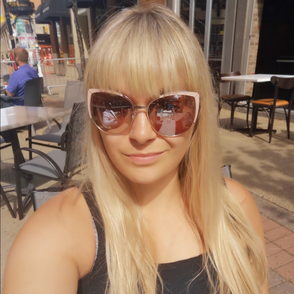 Meet your Posher, Ashley